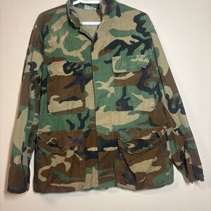 Woodland Camo Field Jacket - Classic Military Style size large